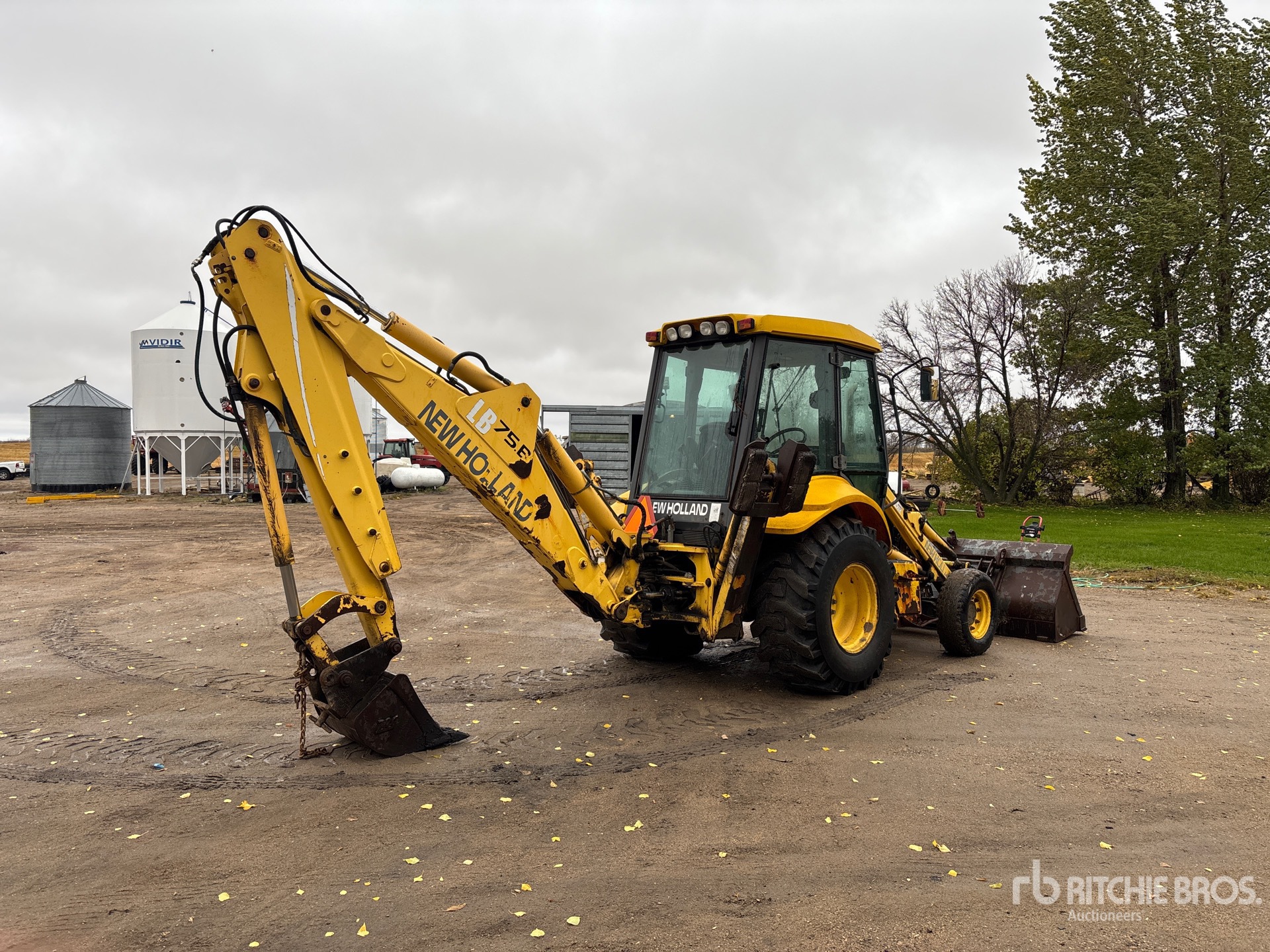 New Holland LB75B