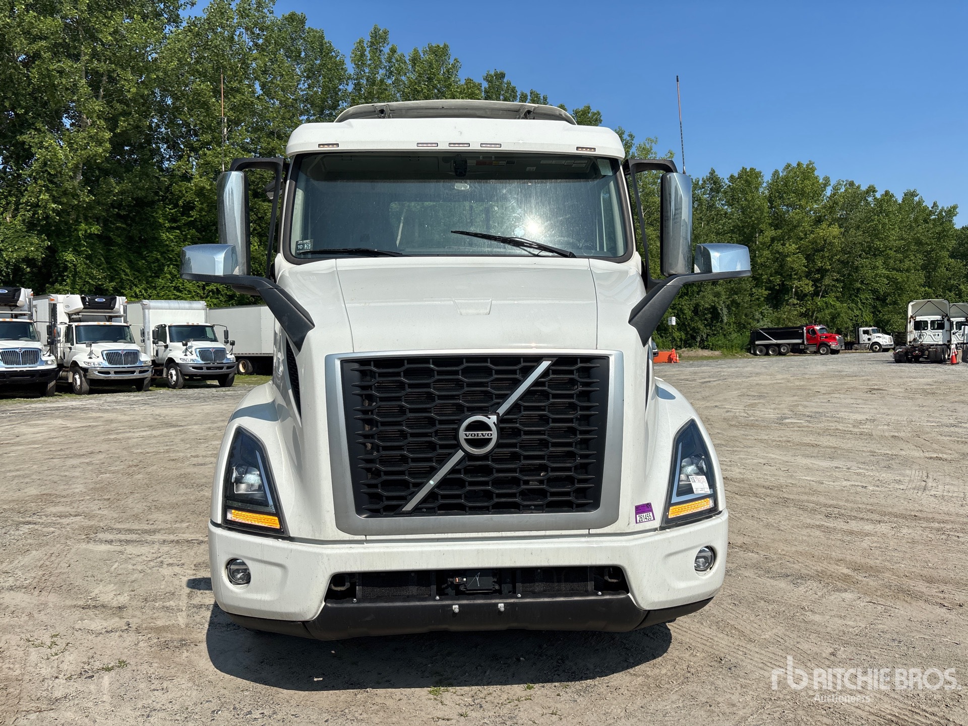 2025 Volvo VNR