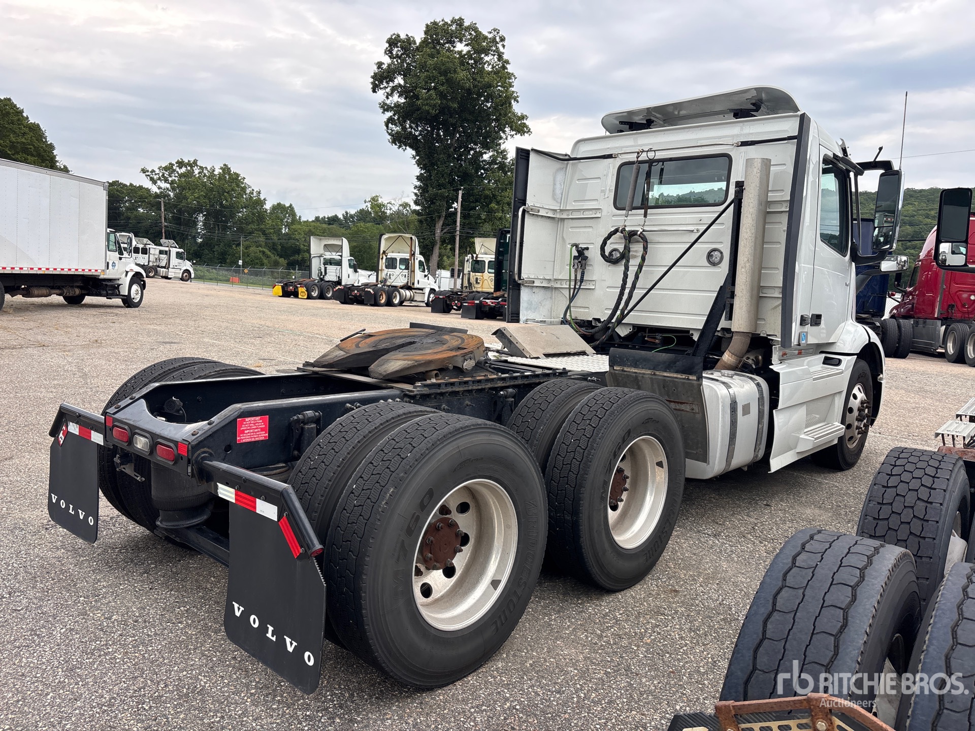 2025 Volvo VNR