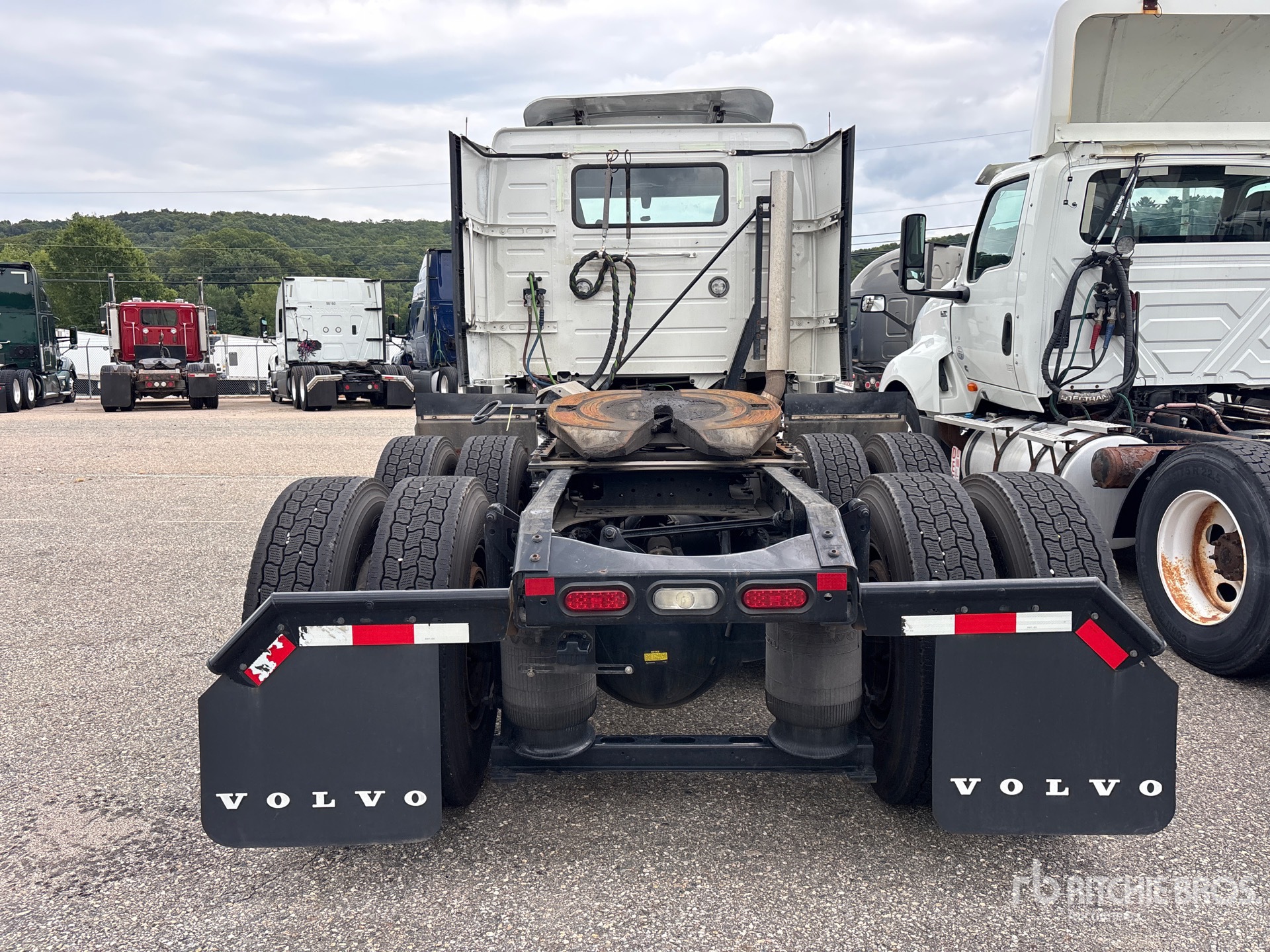 2025 Volvo VNR