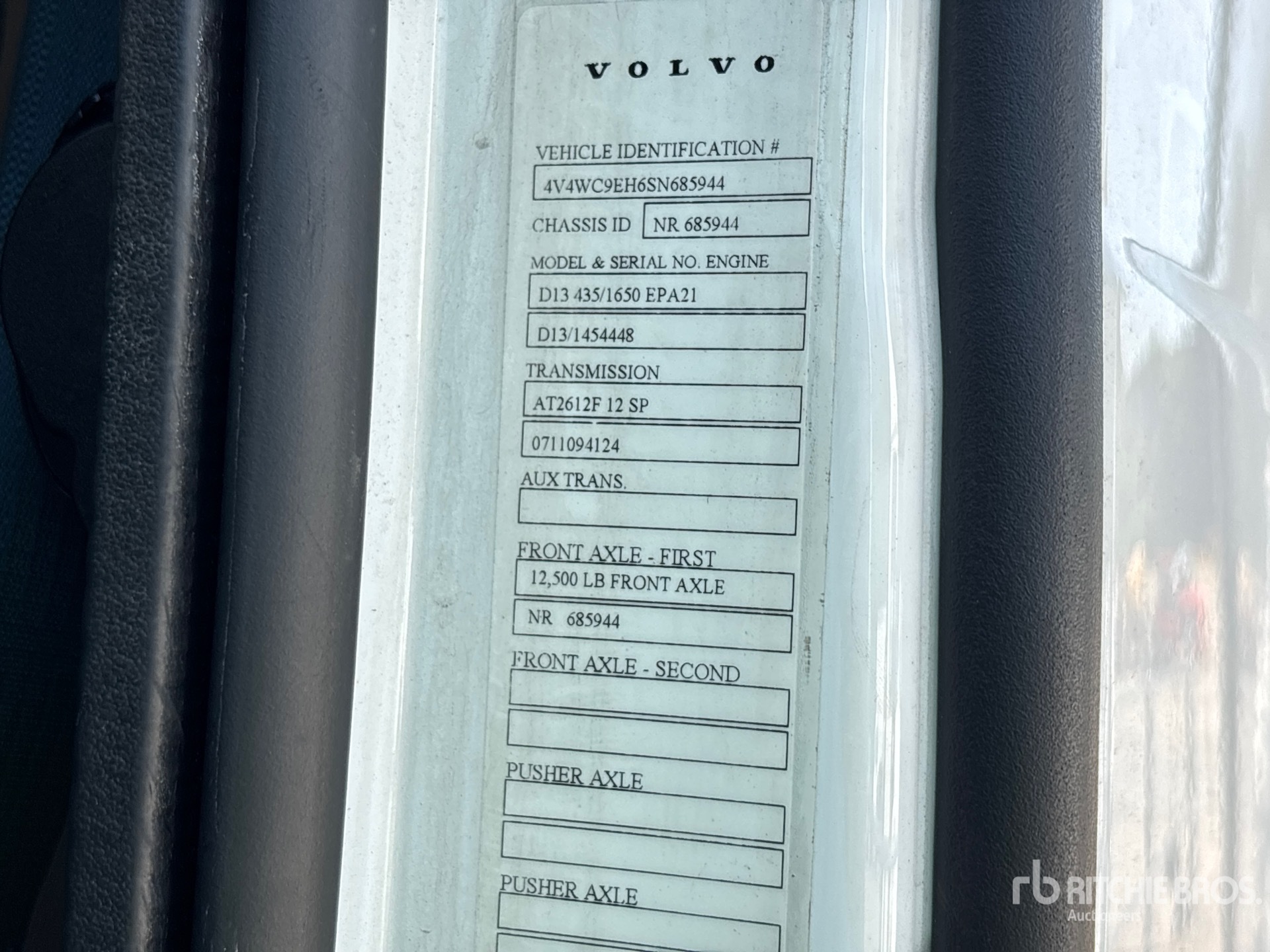 2025 Volvo VNR
