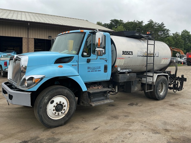 2012 Rosco Maximizer II 1850 gal on 2013 International 7300 4x2 Asphalt Distributor Truck 2012 Rosco Maximizer II 1850 gal on 2013 International 7300 4x2 Asphalt Distributor Truck