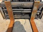 Hydraulics with Fork Positioning Cylinder (on fork carriage)