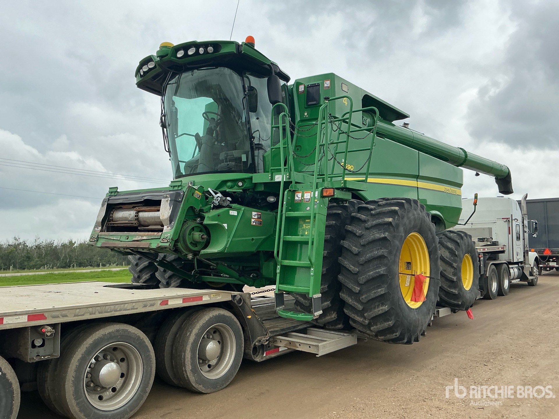 Photo of a 2013 John Deere S690S STS
