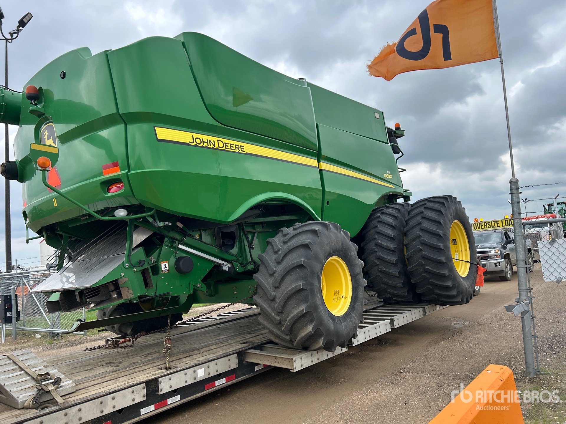 Photo of a 2014 John Deere S690