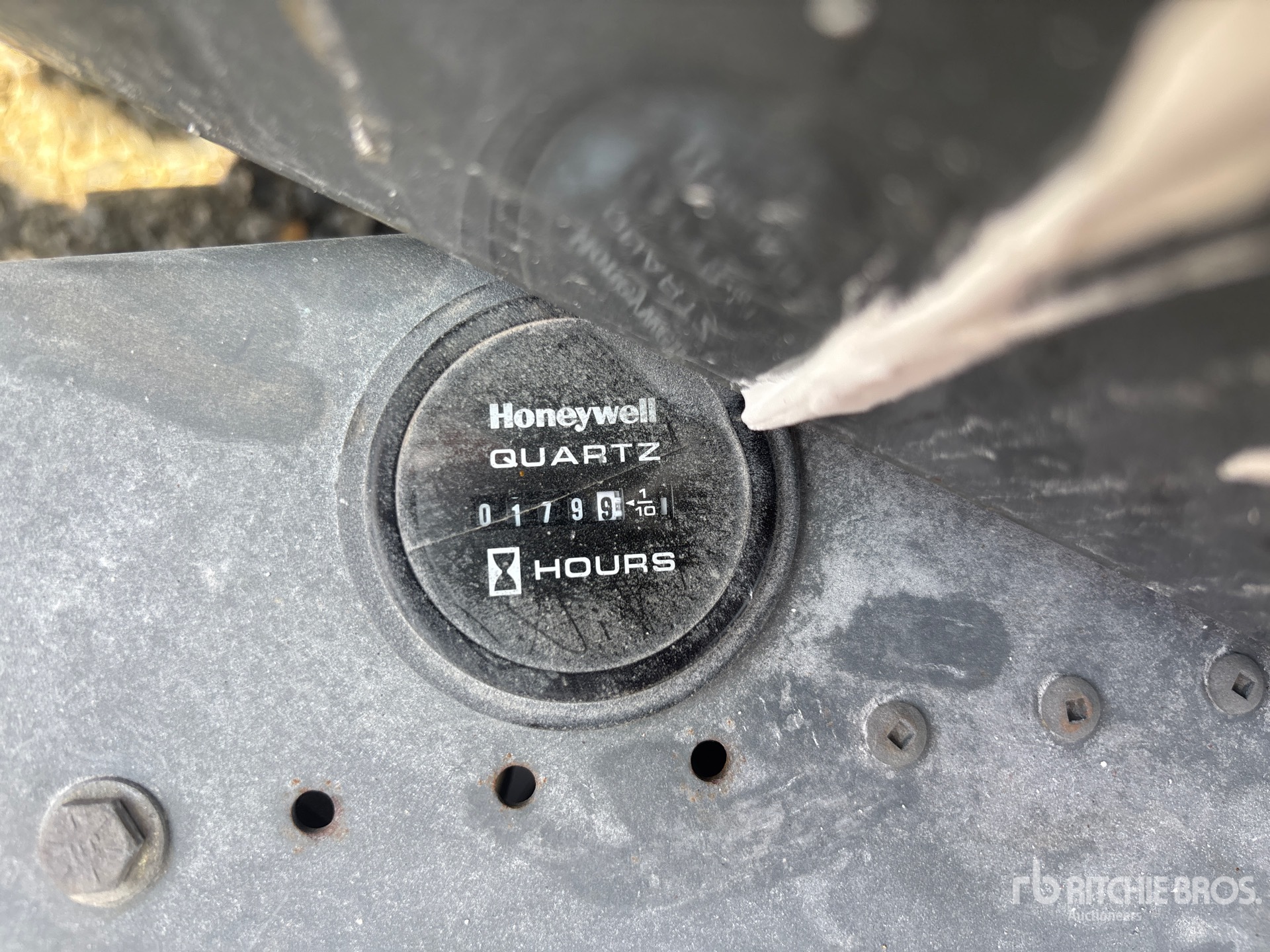 General Appearance with Hour Meter / Odometer