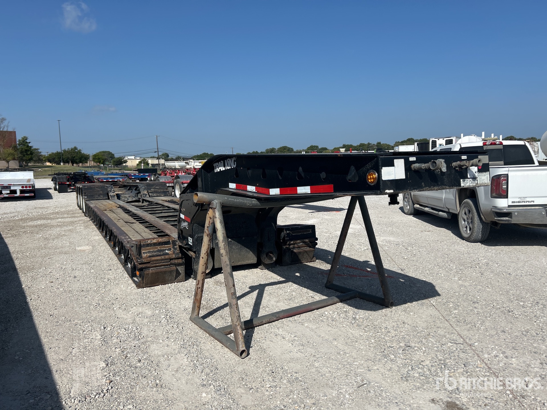 2016 Trail King 55 ton Tri/A Removable Gooseneck