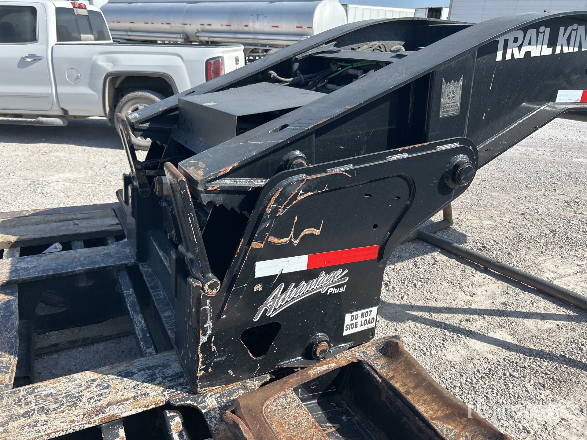 2016 Trail King 55 ton Tri/A Removable Gooseneck