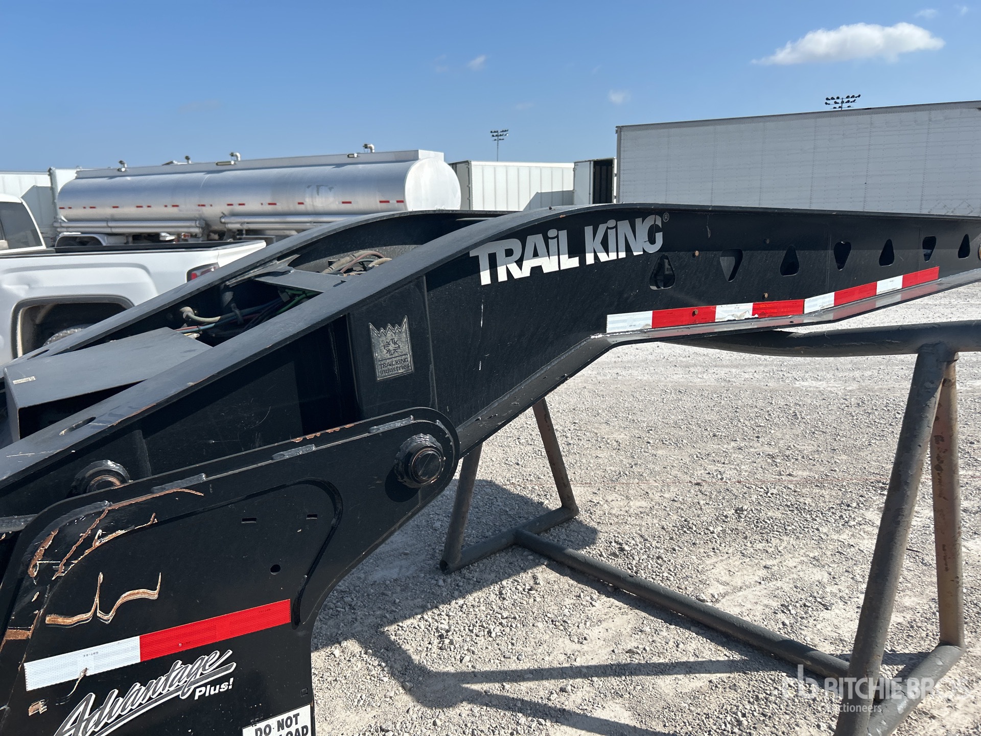 2016 Trail King 55 ton Tri/A Removable Gooseneck