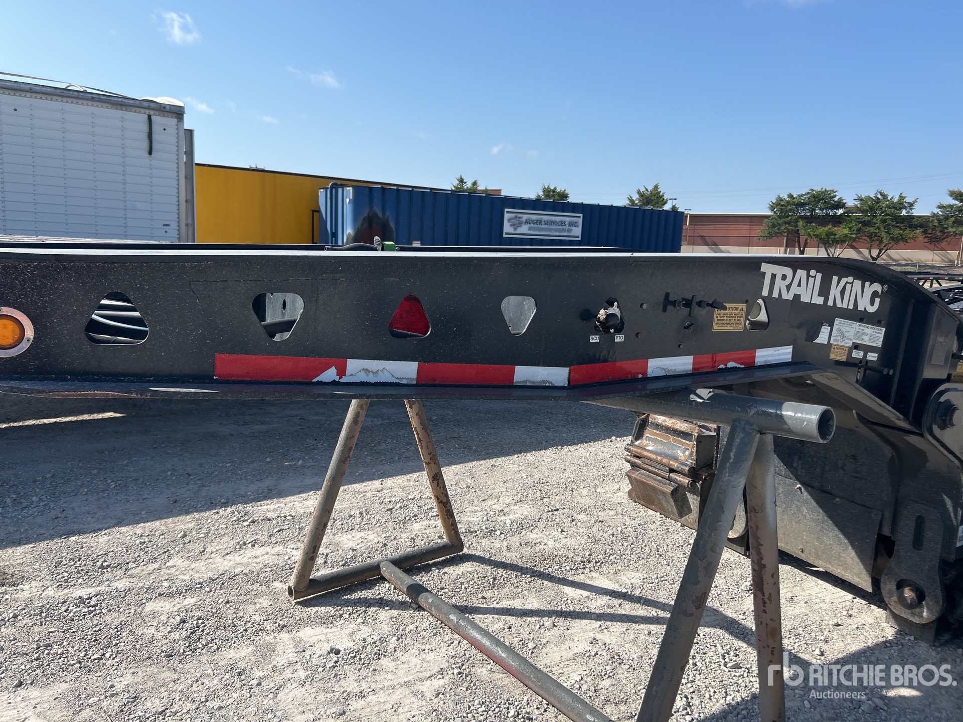 2016 Trail King 55 ton Tri/A Removable Gooseneck