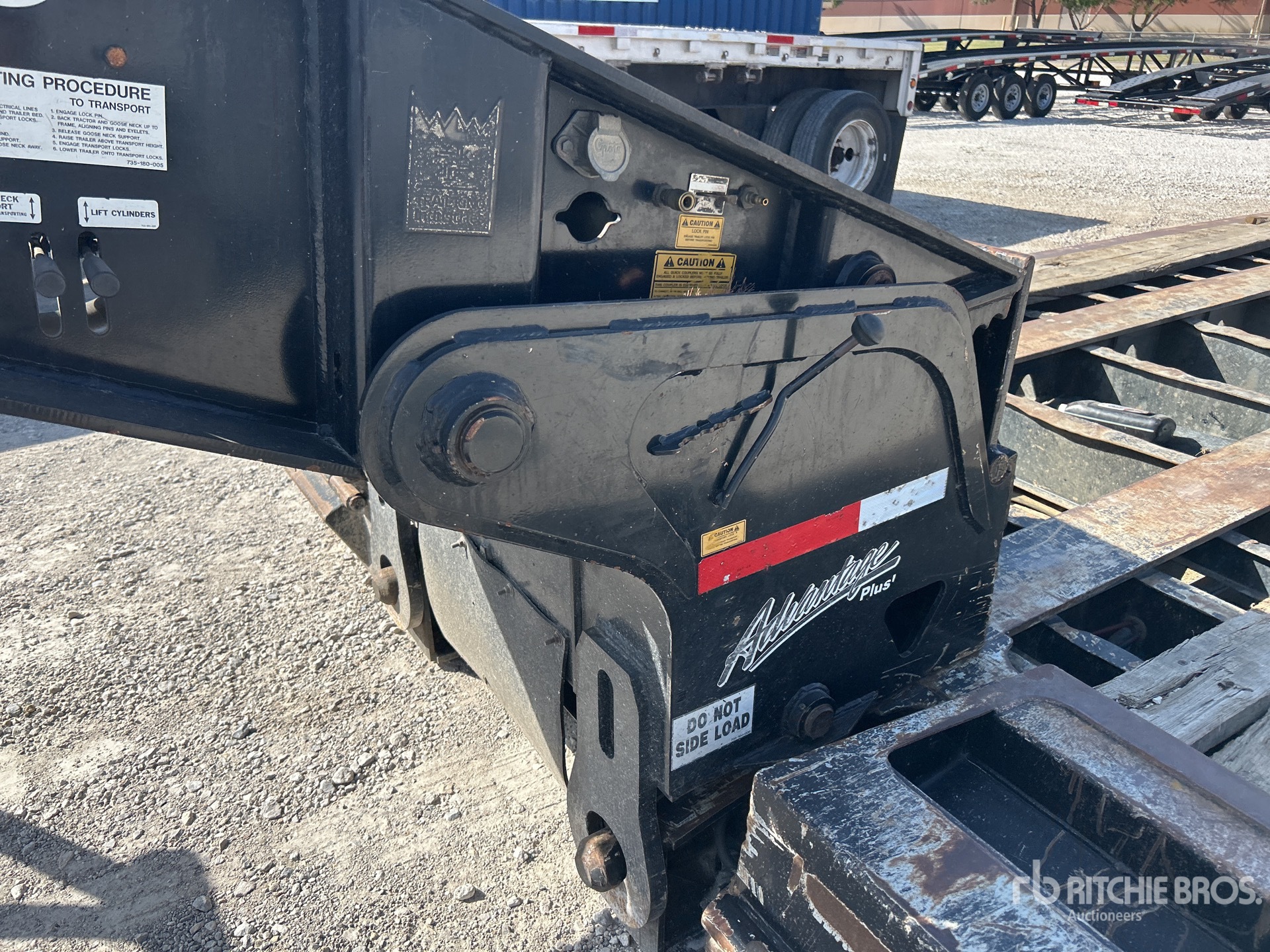 2016 Trail King 55 ton Tri/A Removable Gooseneck