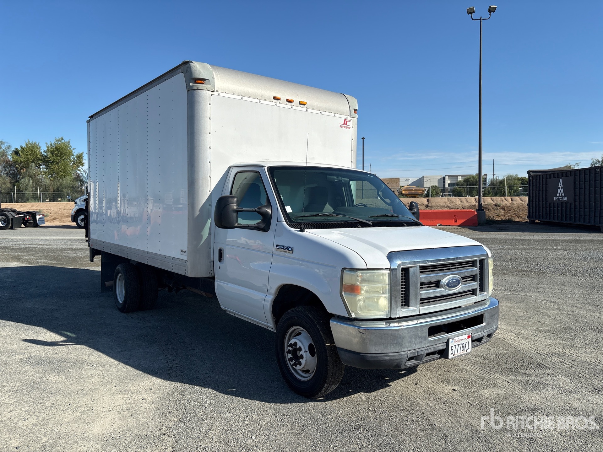 2013 Ford E-450