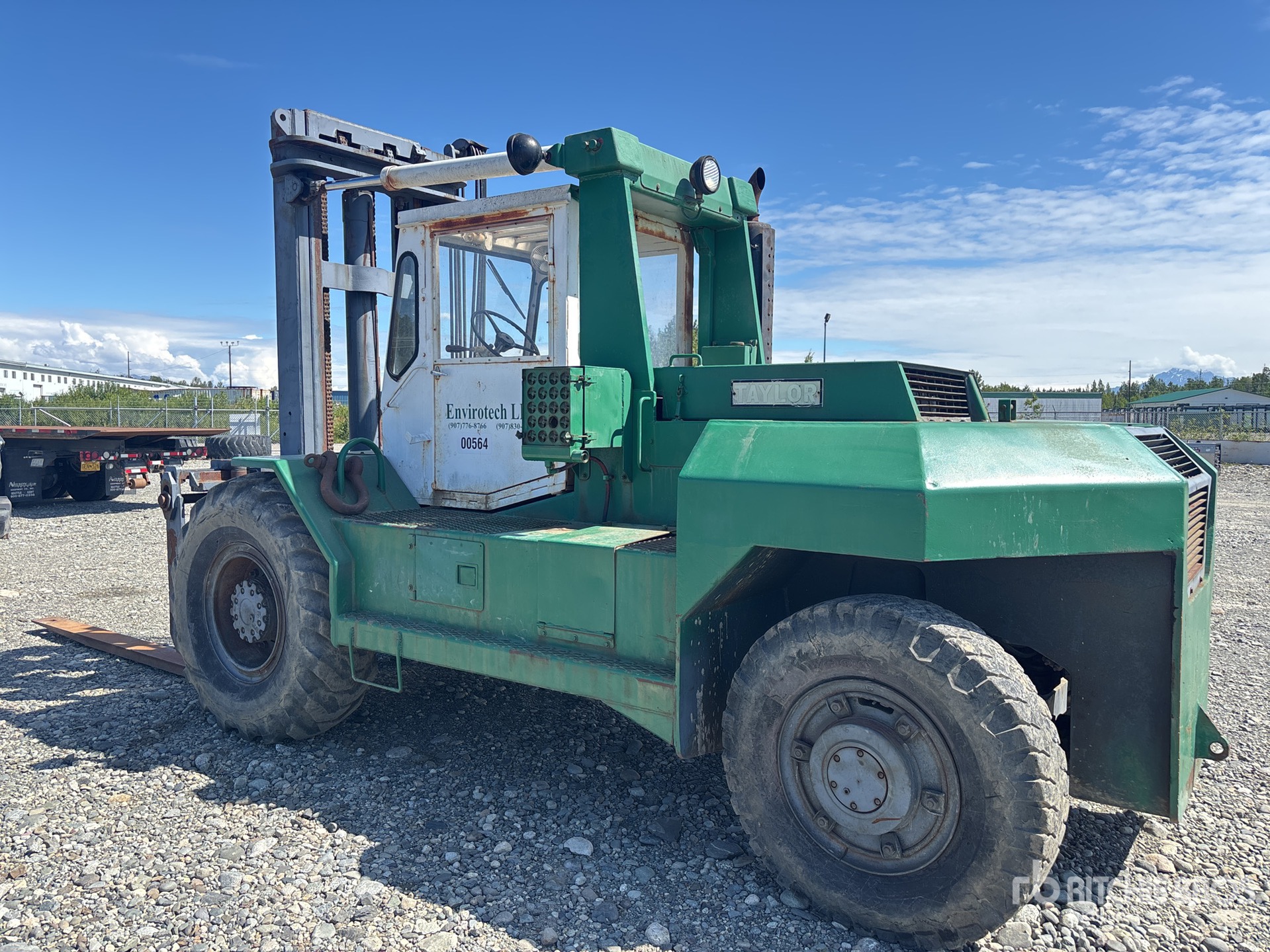 General Appearance with Picture, Left Rear Corner