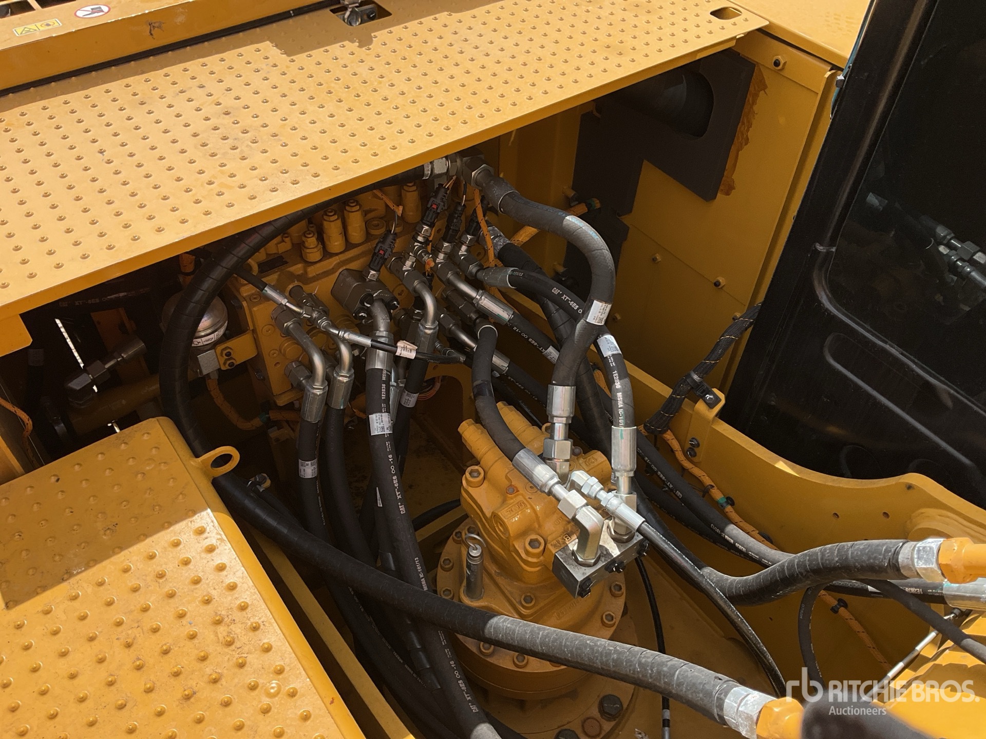 2026 Caterpillar 321