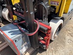 Hydraulics with Fork Positioning Cylinder (on fork carriage)