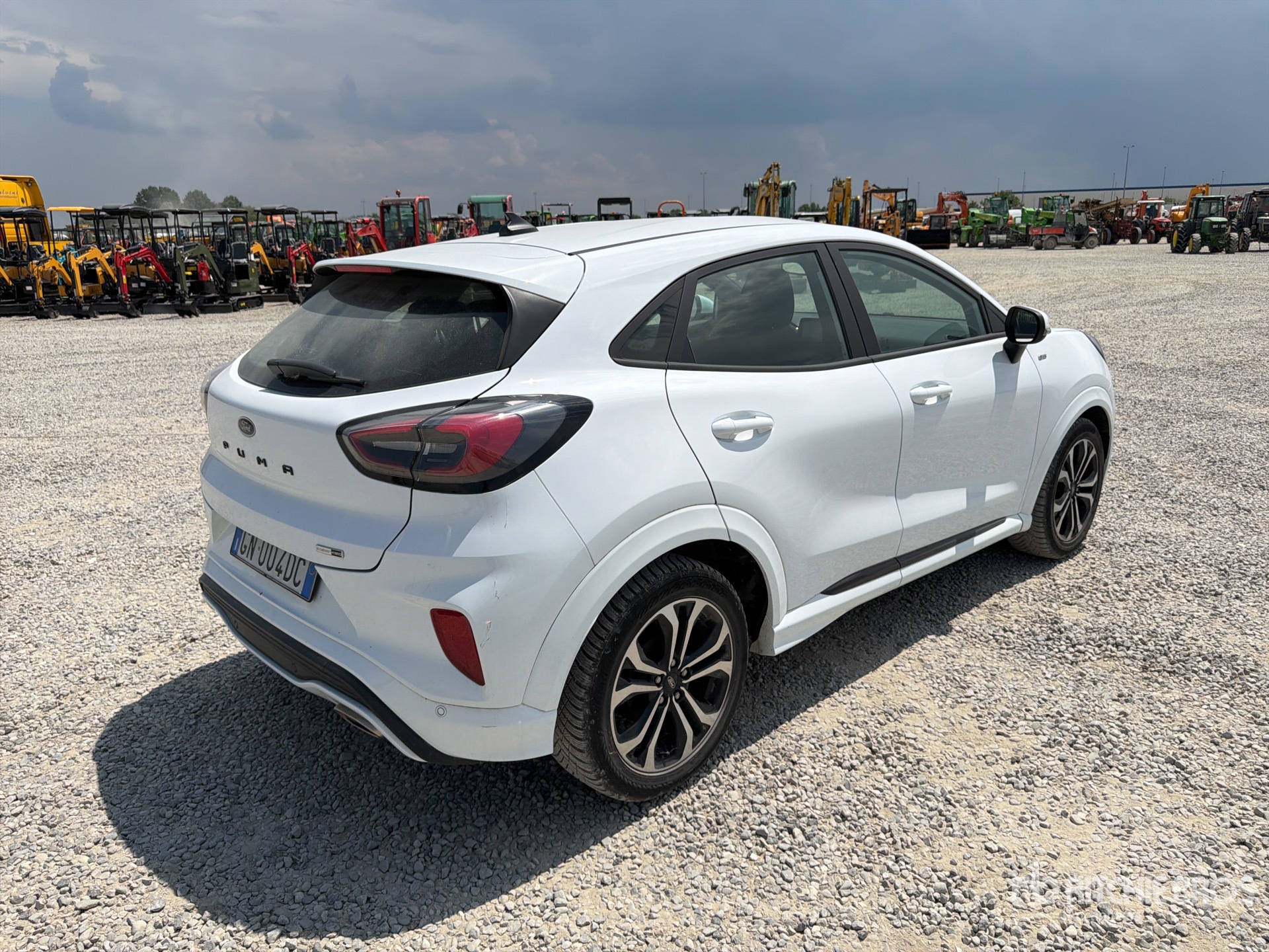 General Appearance with Picture, Right Rear Corner