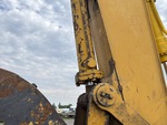Hydraulics with Thumb Cylinder