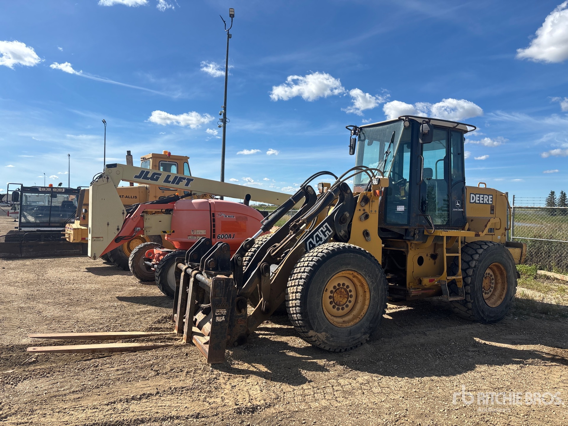 Photo of 2004 John Deere TC44H