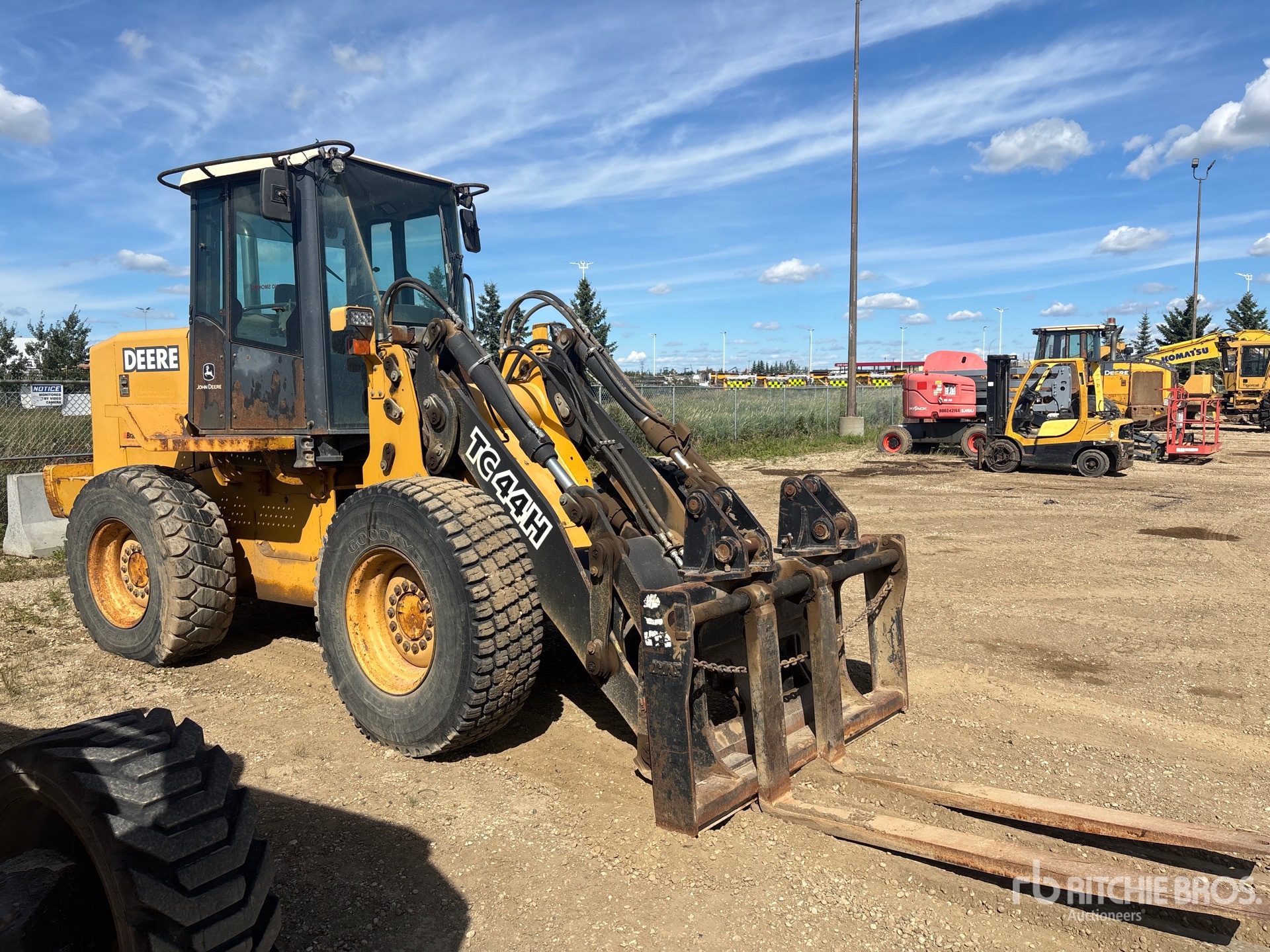 2004 John Deere TC44H