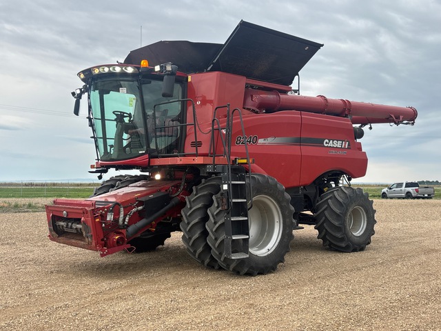 2016 Case 8240 Combine Harvester