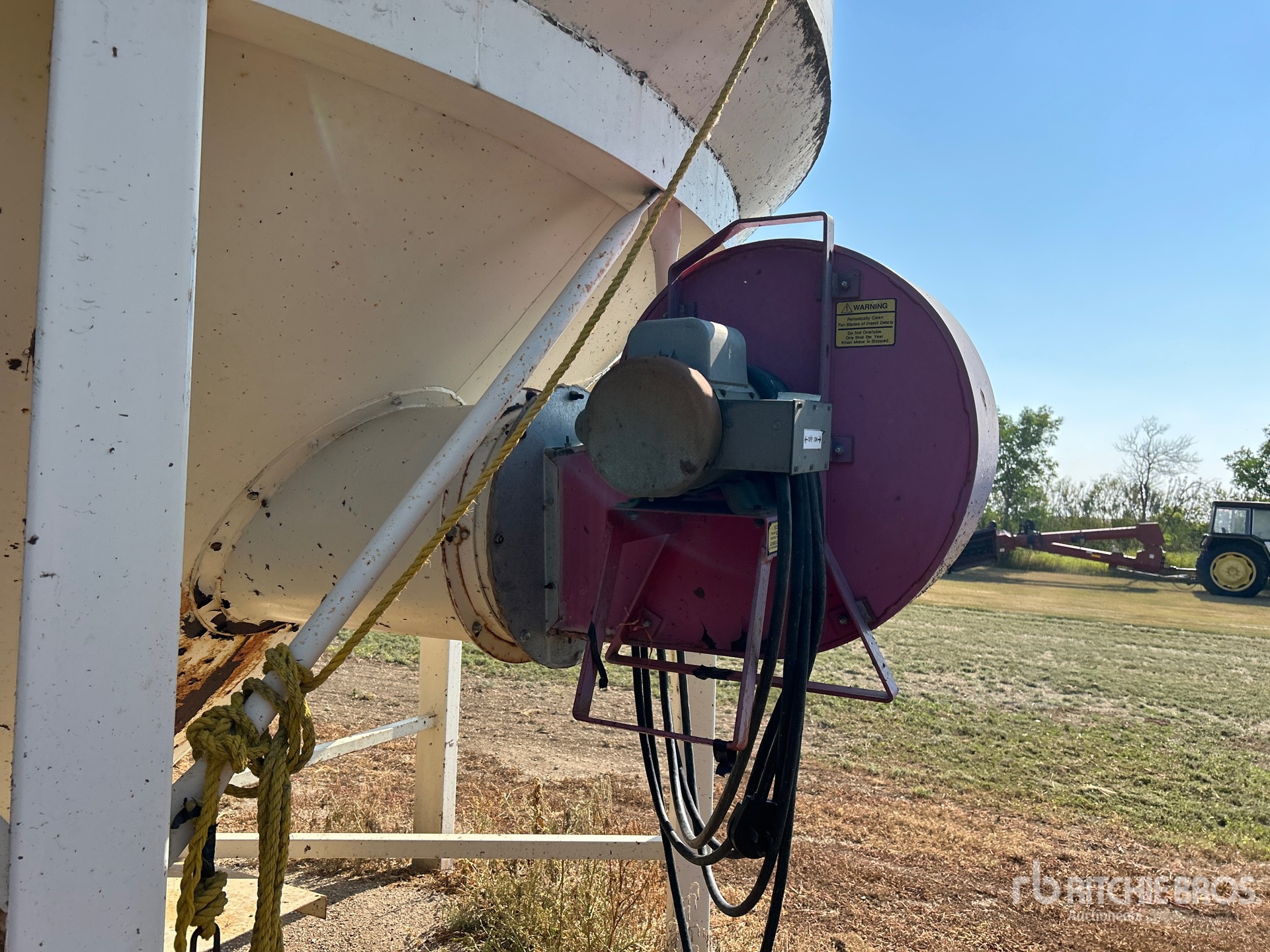 Meridian +/- 2000 bu Smooth Wall Hopper