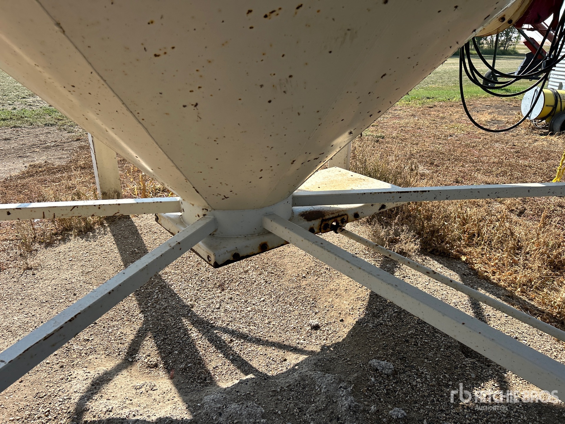 Meridian +/- 2000 bu Smooth Wall Hopper