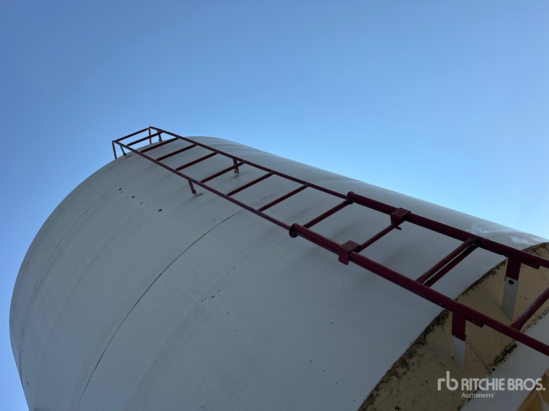 Meridian +/- 2000 bu Smooth Wall Hopper