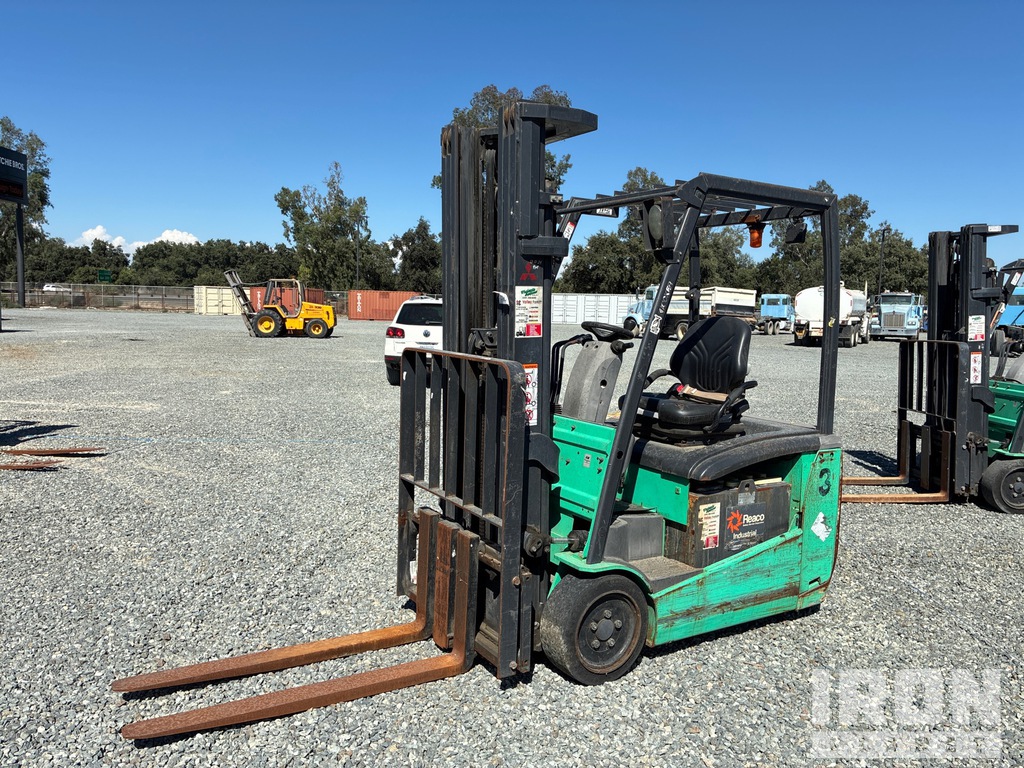 General Appearance - Lift Truck* with Picture, Left Front Corner
