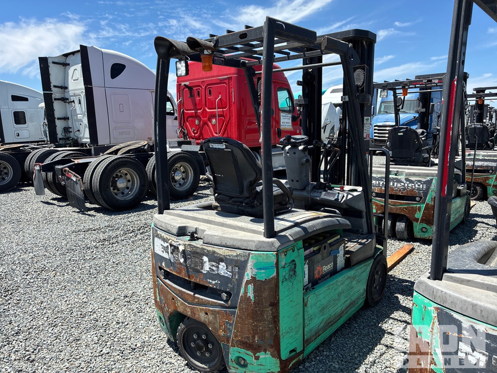 General Appearance - Lift Truck* with Picture, Right Rear Corner