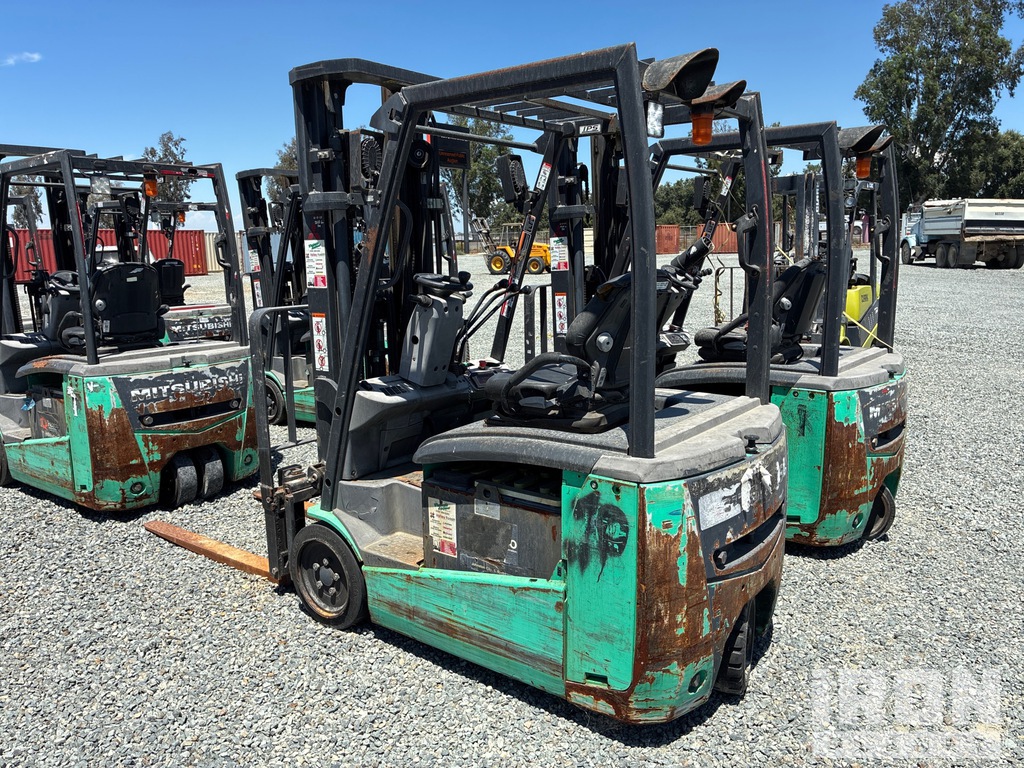 General Appearance - Lift Truck* with Picture, Left Rear Corner