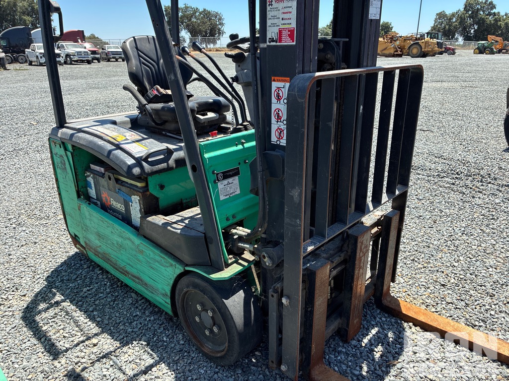 General Appearance - Lift Truck* with Picture, Right Front Corner