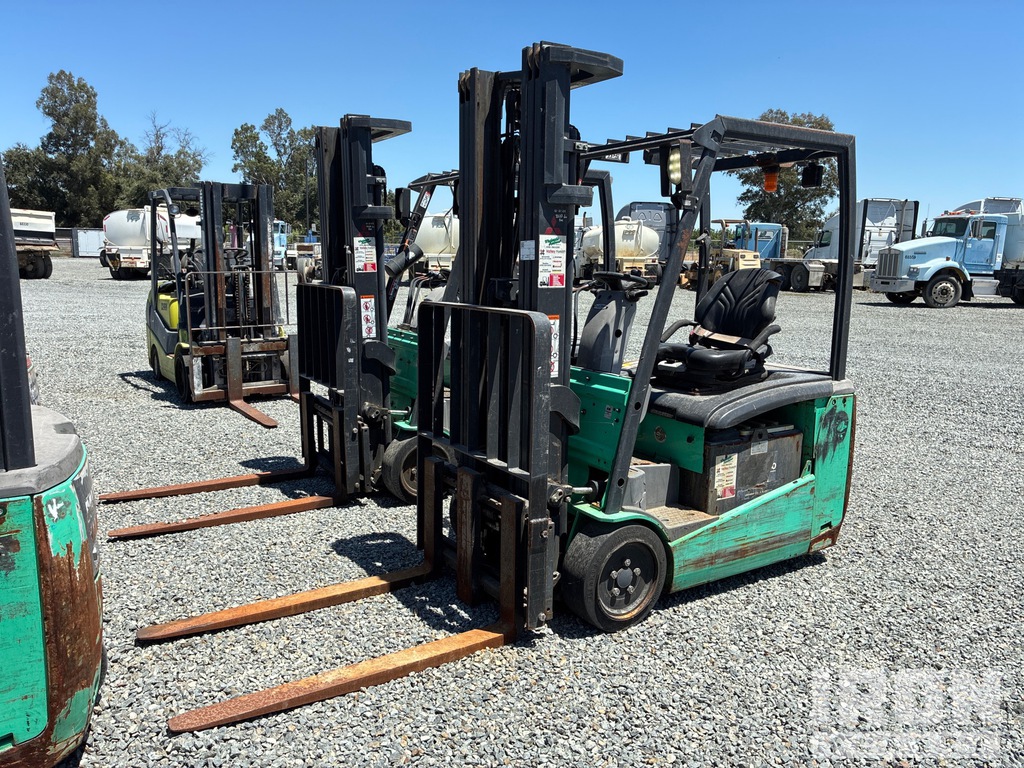 General Appearance - Lift Truck* with Picture, Left Front Corner