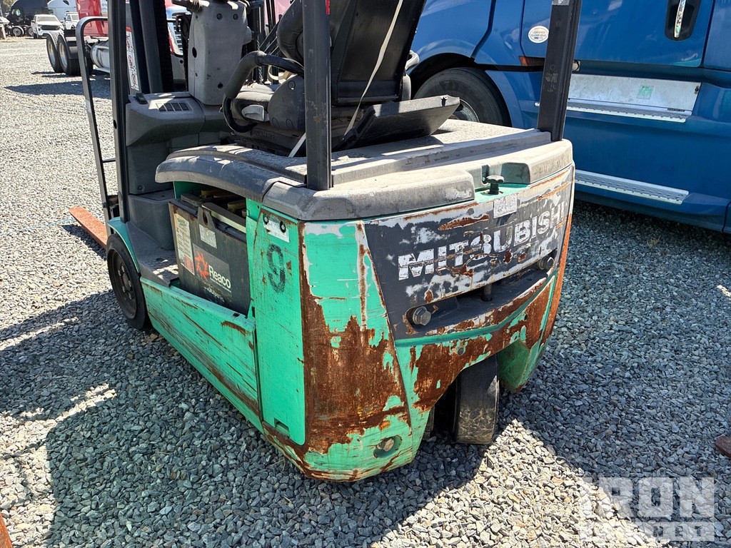 General Appearance - Lift Truck* with Picture, Left Rear Corner