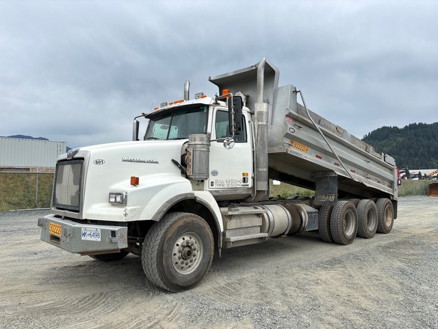 2015 Western Star 4900 SA 8x6 Tri/A Dump Truck