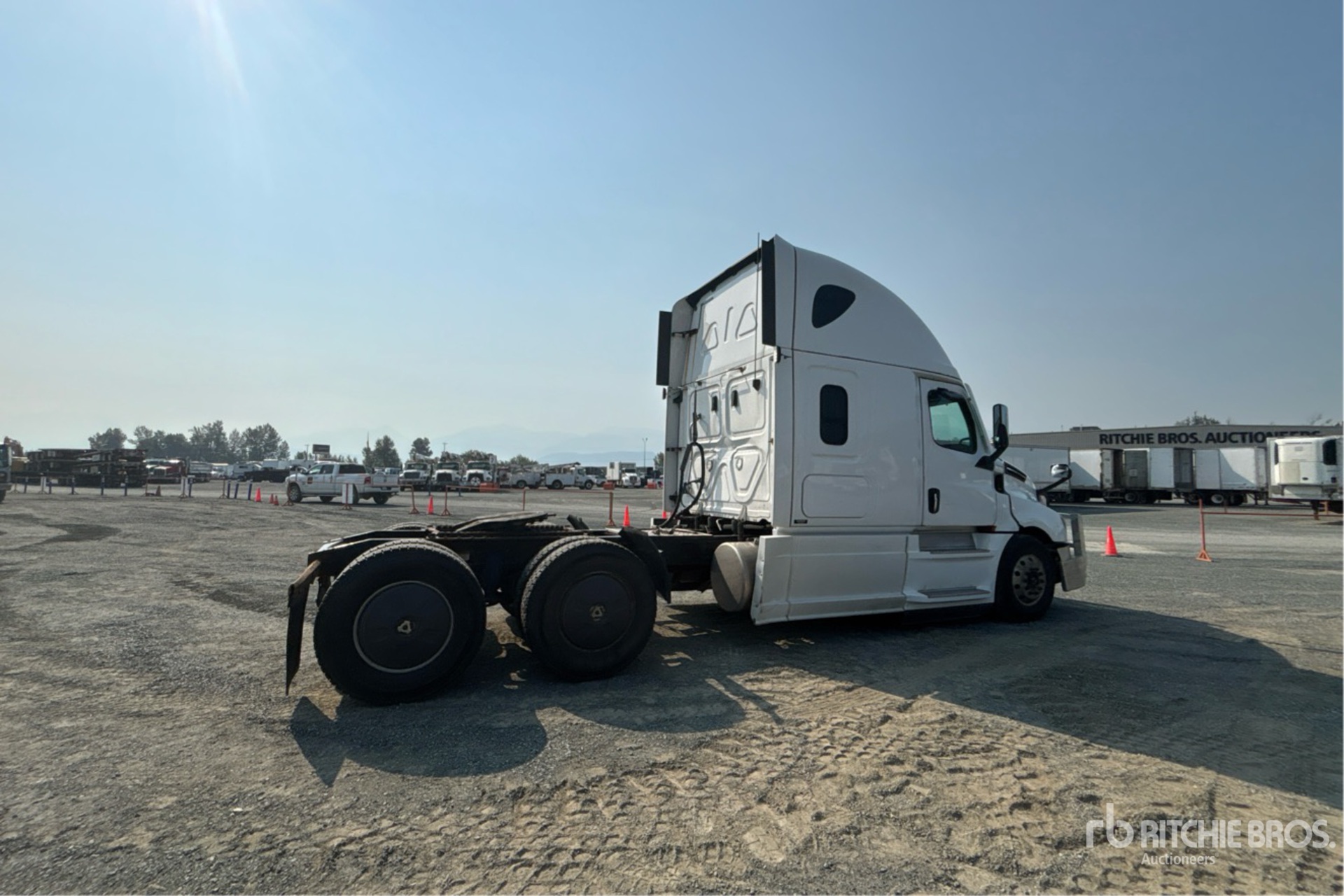 2020 Freightliner CASCADIA 126