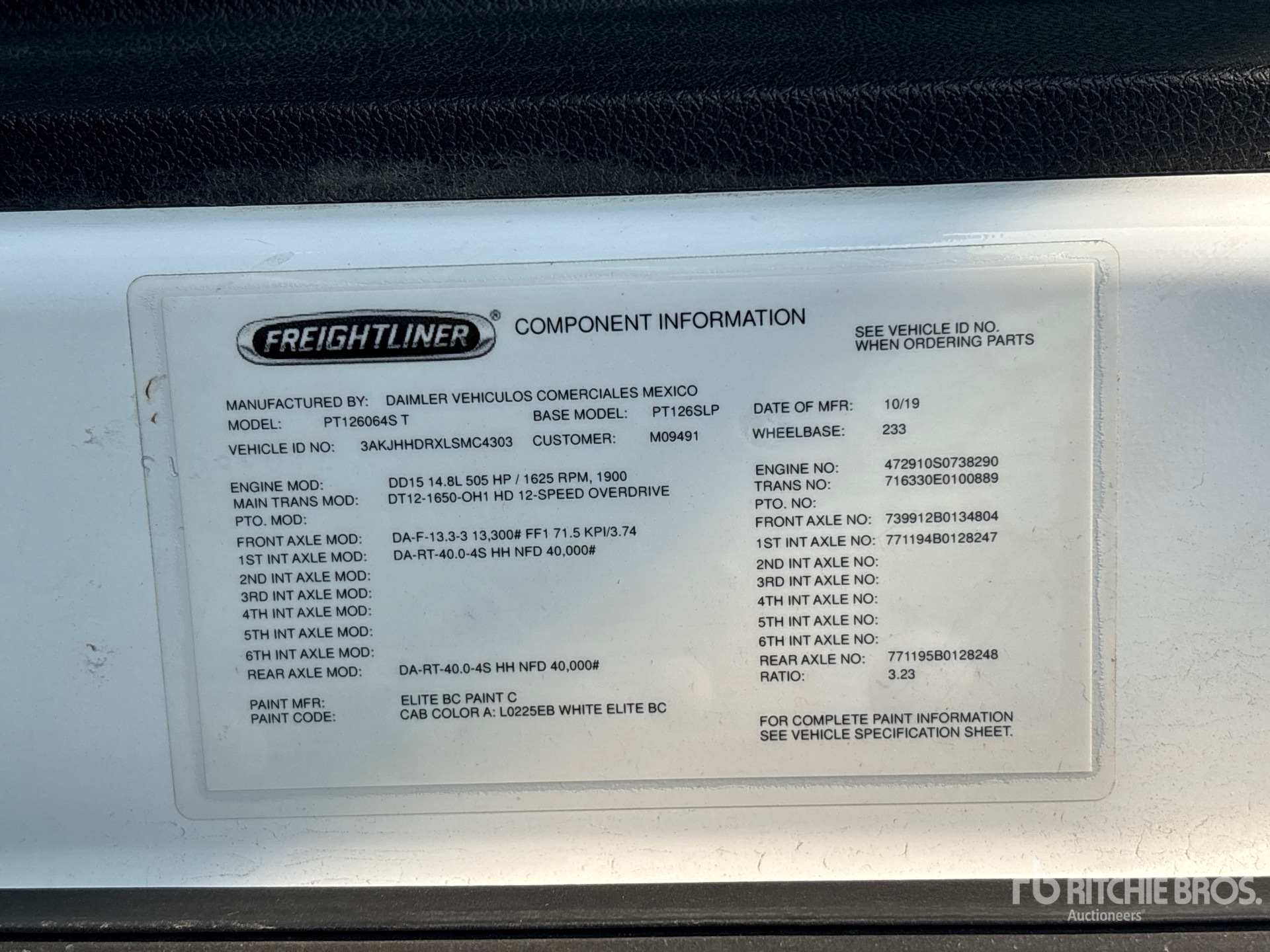 2020 Freightliner CASCADIA 126