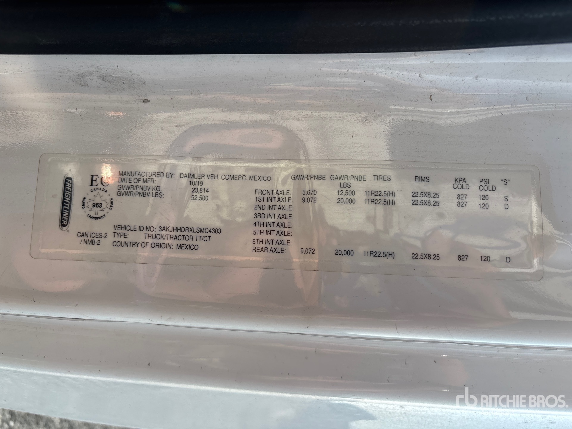 2020 Freightliner CASCADIA 126