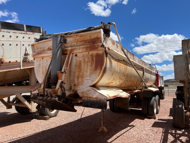 1980 Reliance S223EDFH 26 ft T/A Frameless End Dump Trailer 1980 Reliance S223EDFH 26 ft T/A Frameless End Dump Trailer
