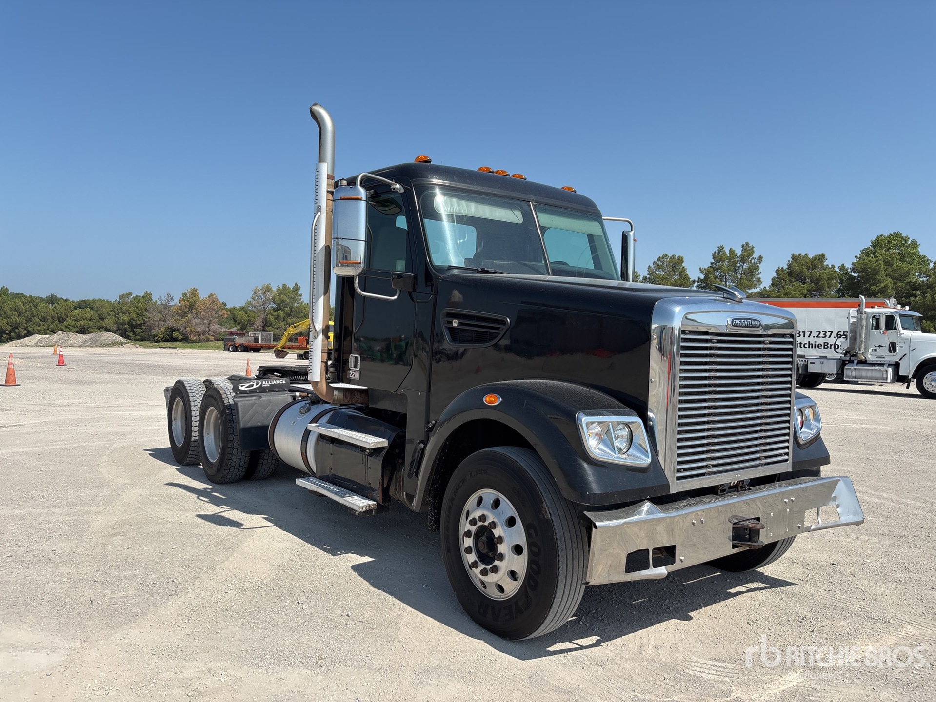 2018 Freightliner Coronado 122SD
