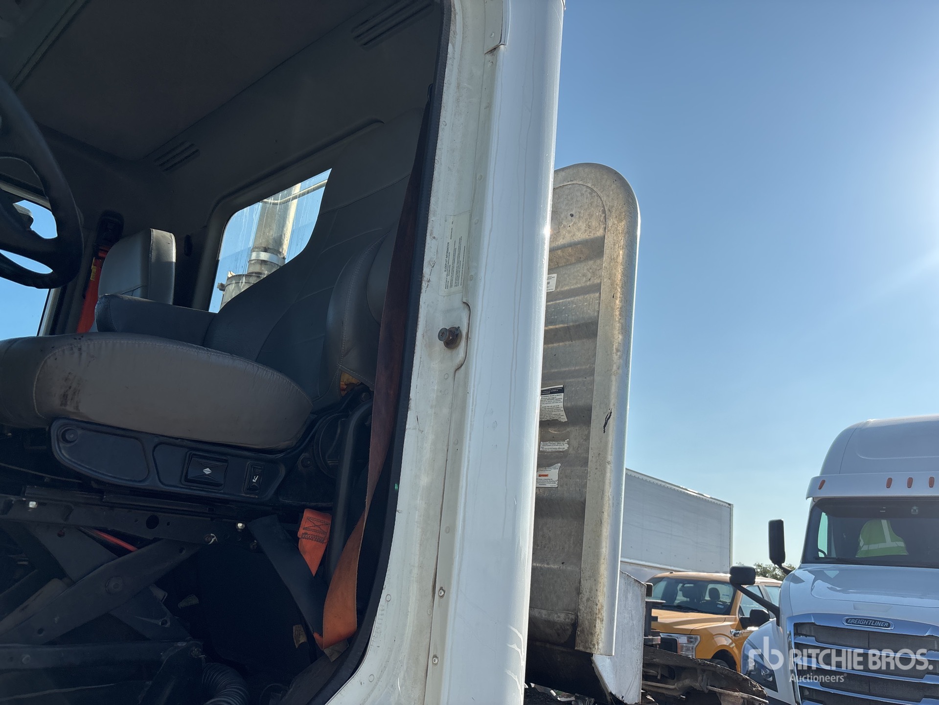 2020 Freightliner Columbia 120
