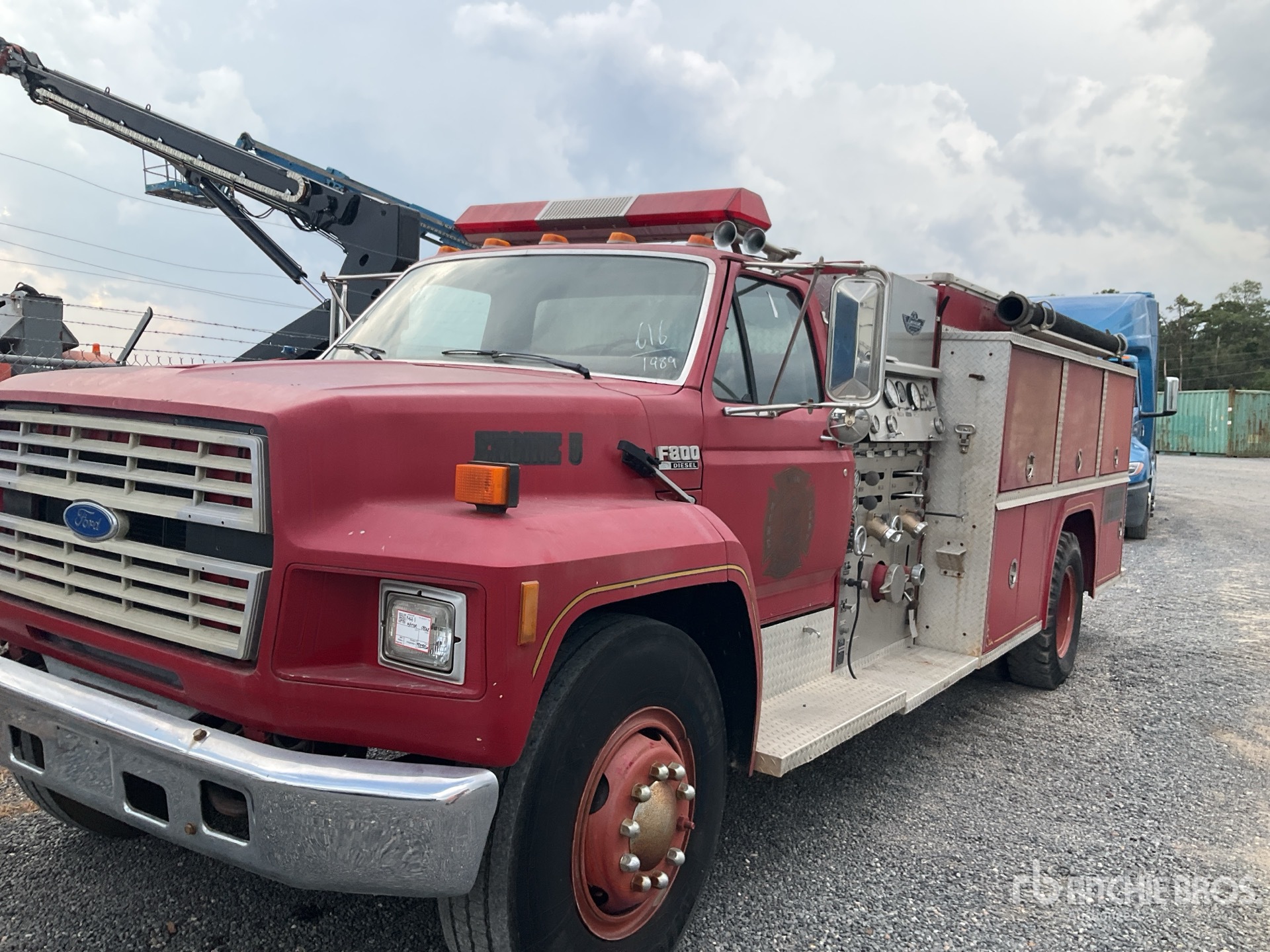 1989 Ford F800