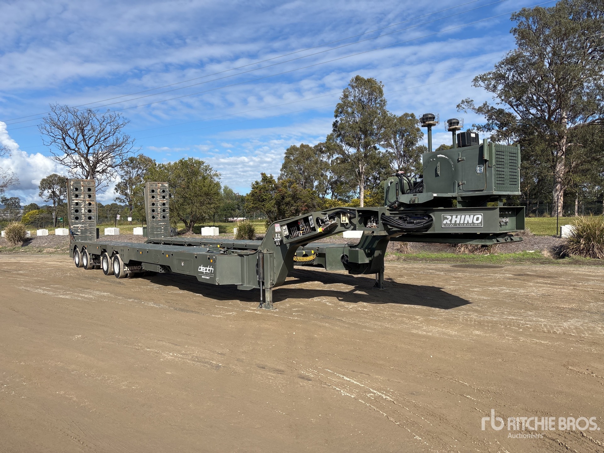 2022 Rhino 4 Rows of 8 Hydraulic Widening