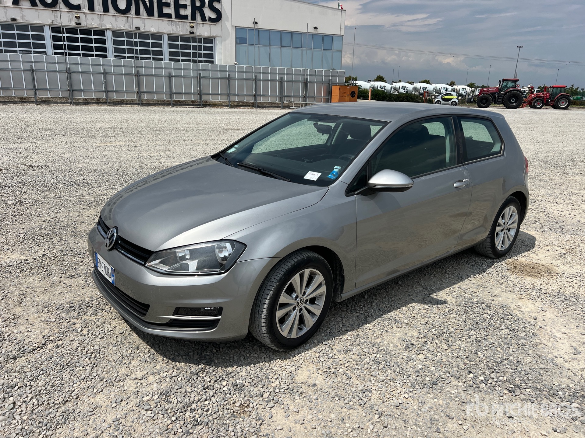 General Appearance with Picture, Left Front Corner