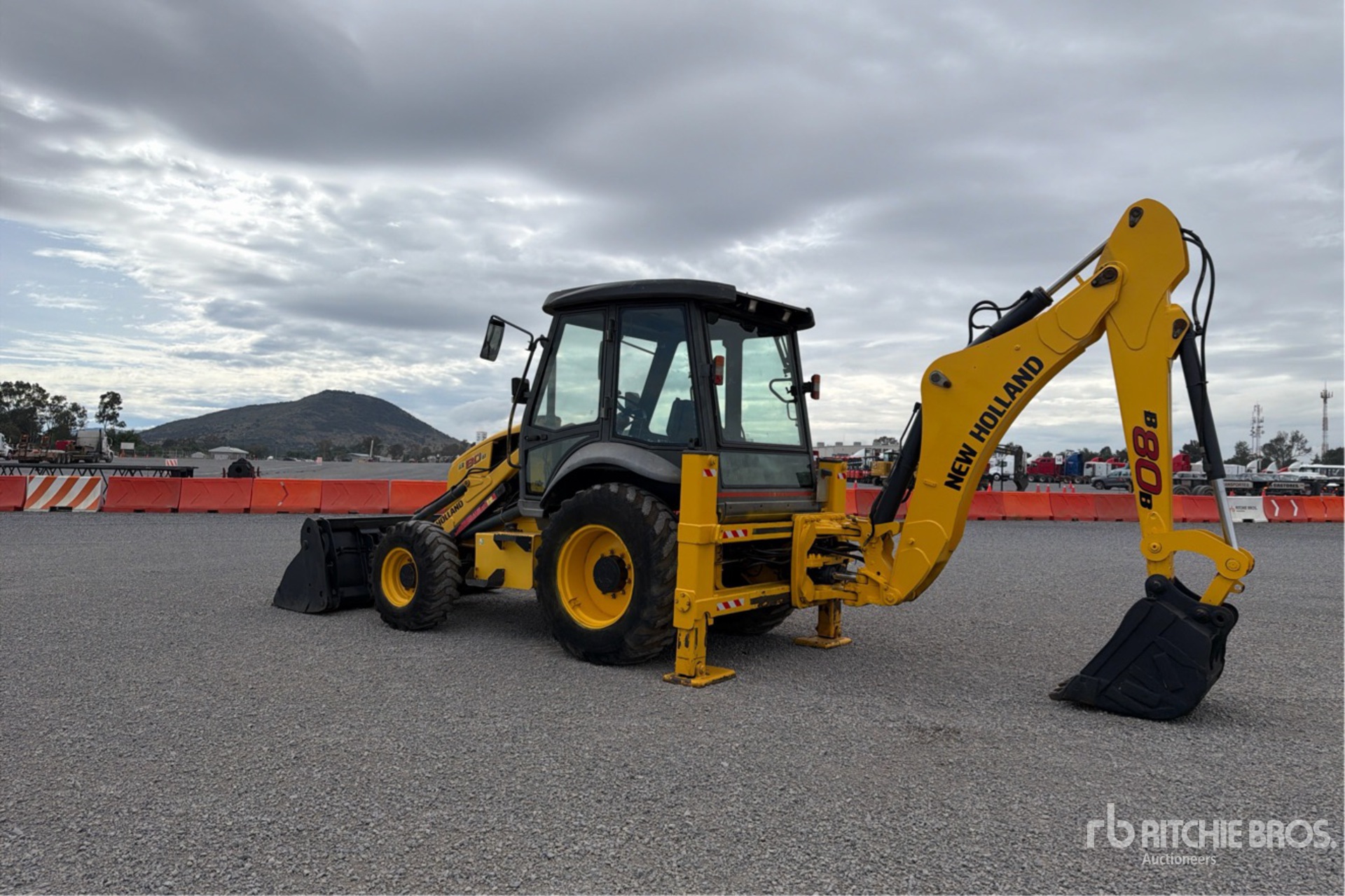 2017 New Holland B80B-SS