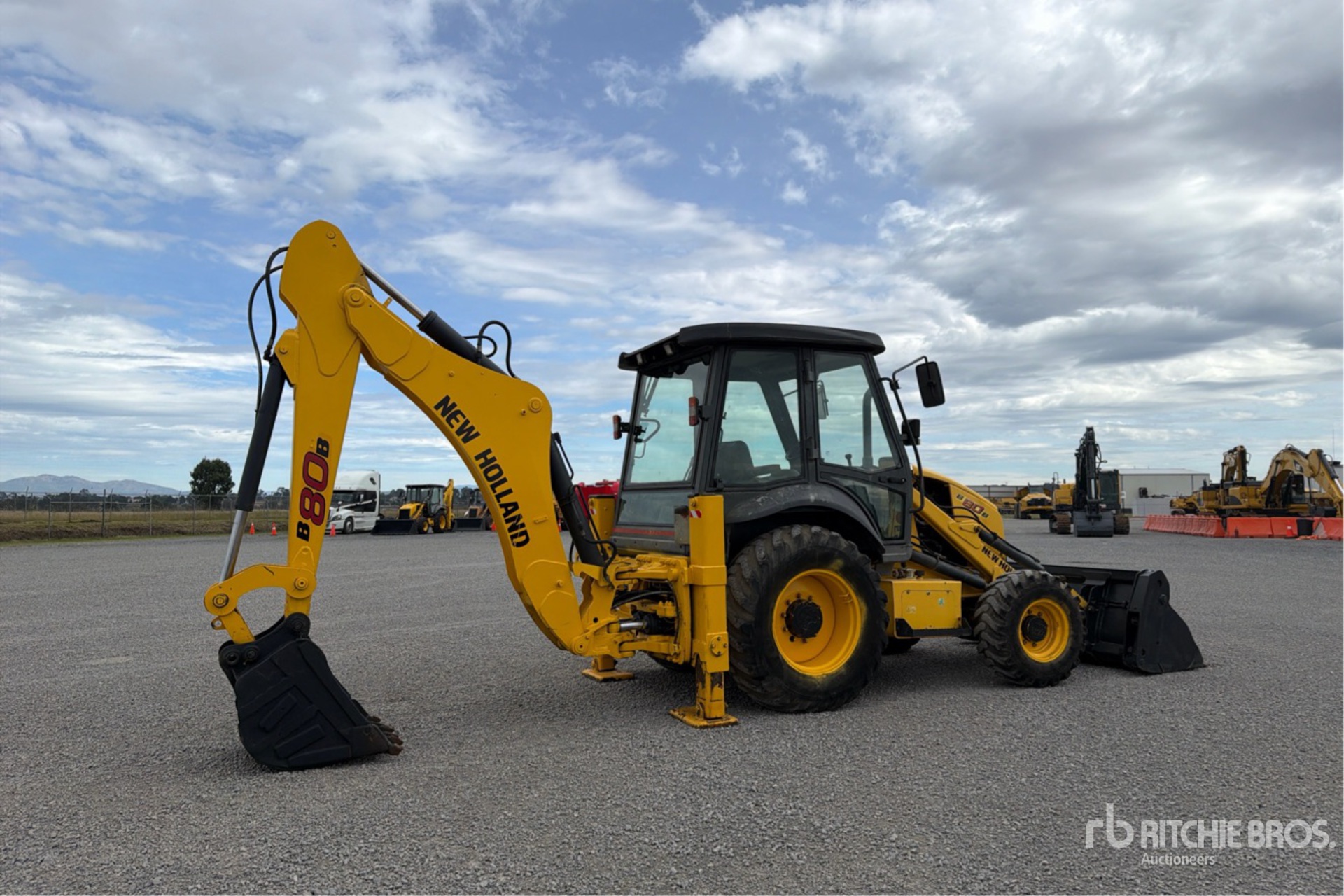 2017 New Holland B80B-SS