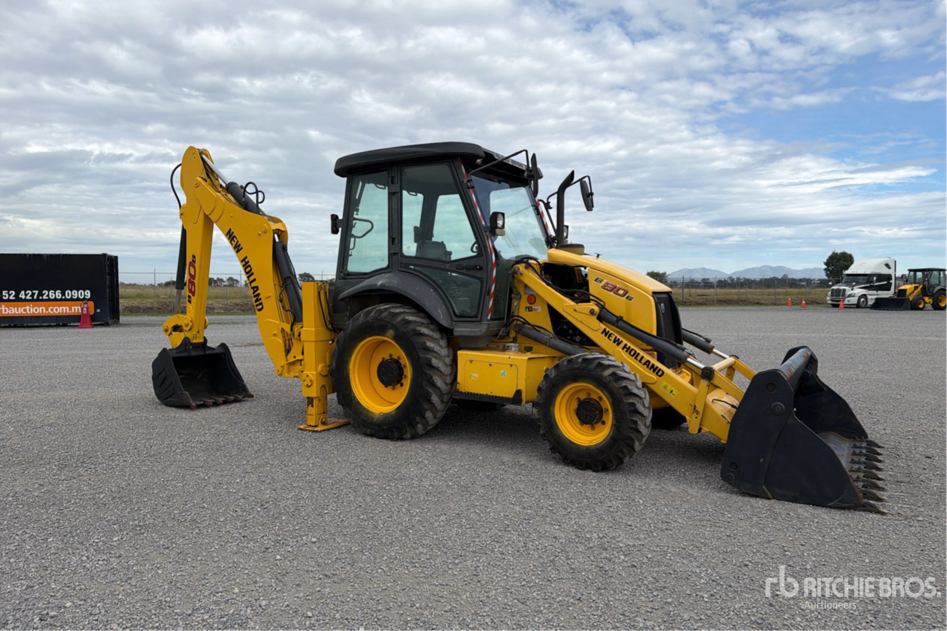 2017 New Holland B80B-SS
