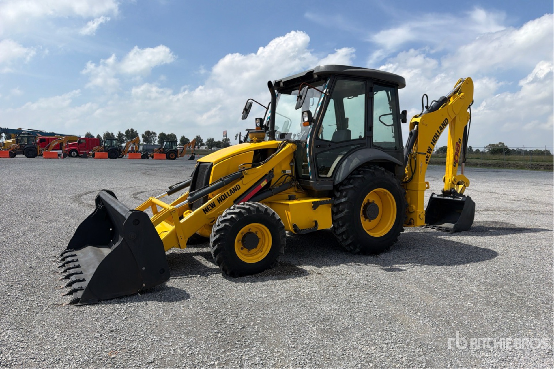 2017 New Holland B80B-SS