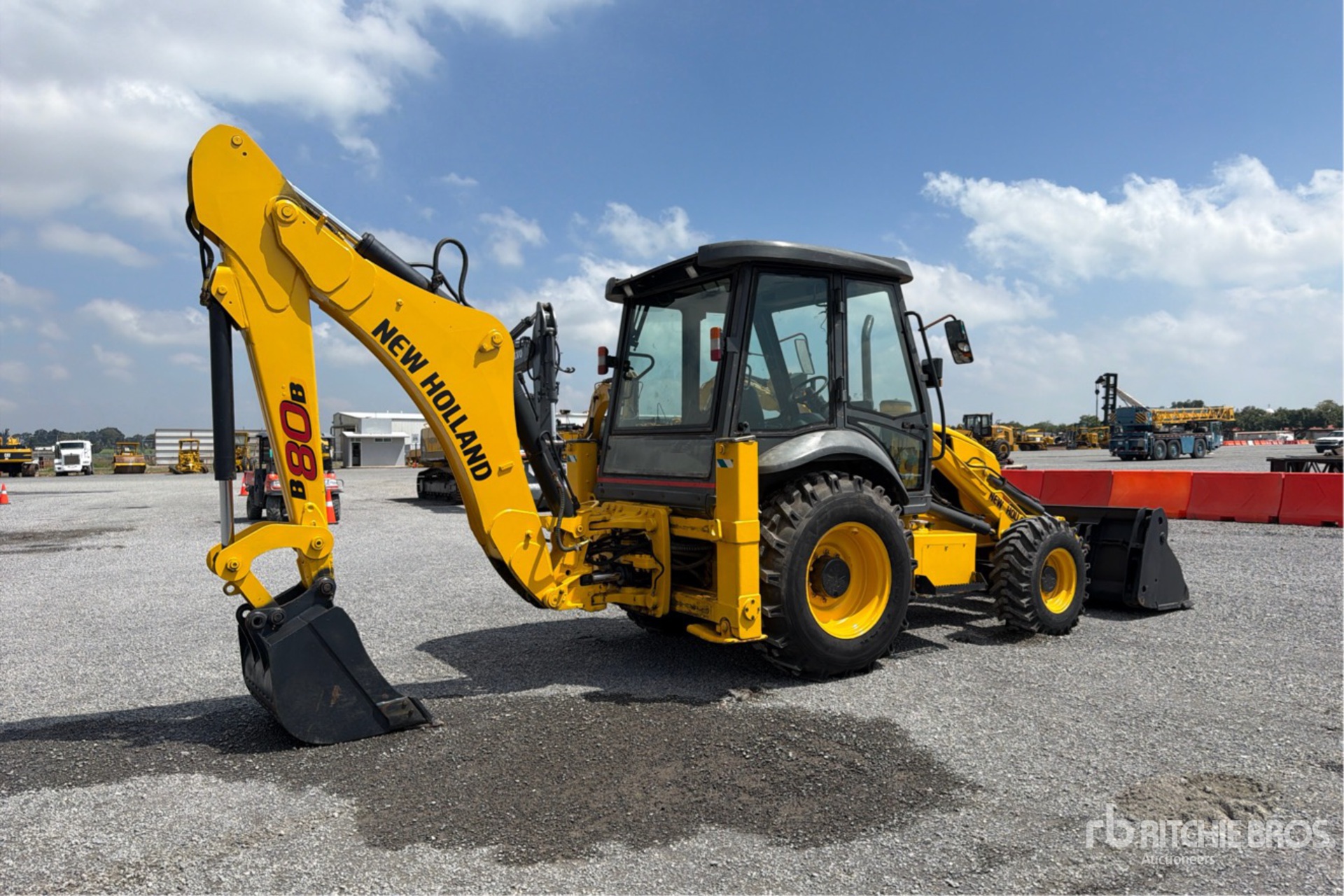 2017 New Holland B80B-SS