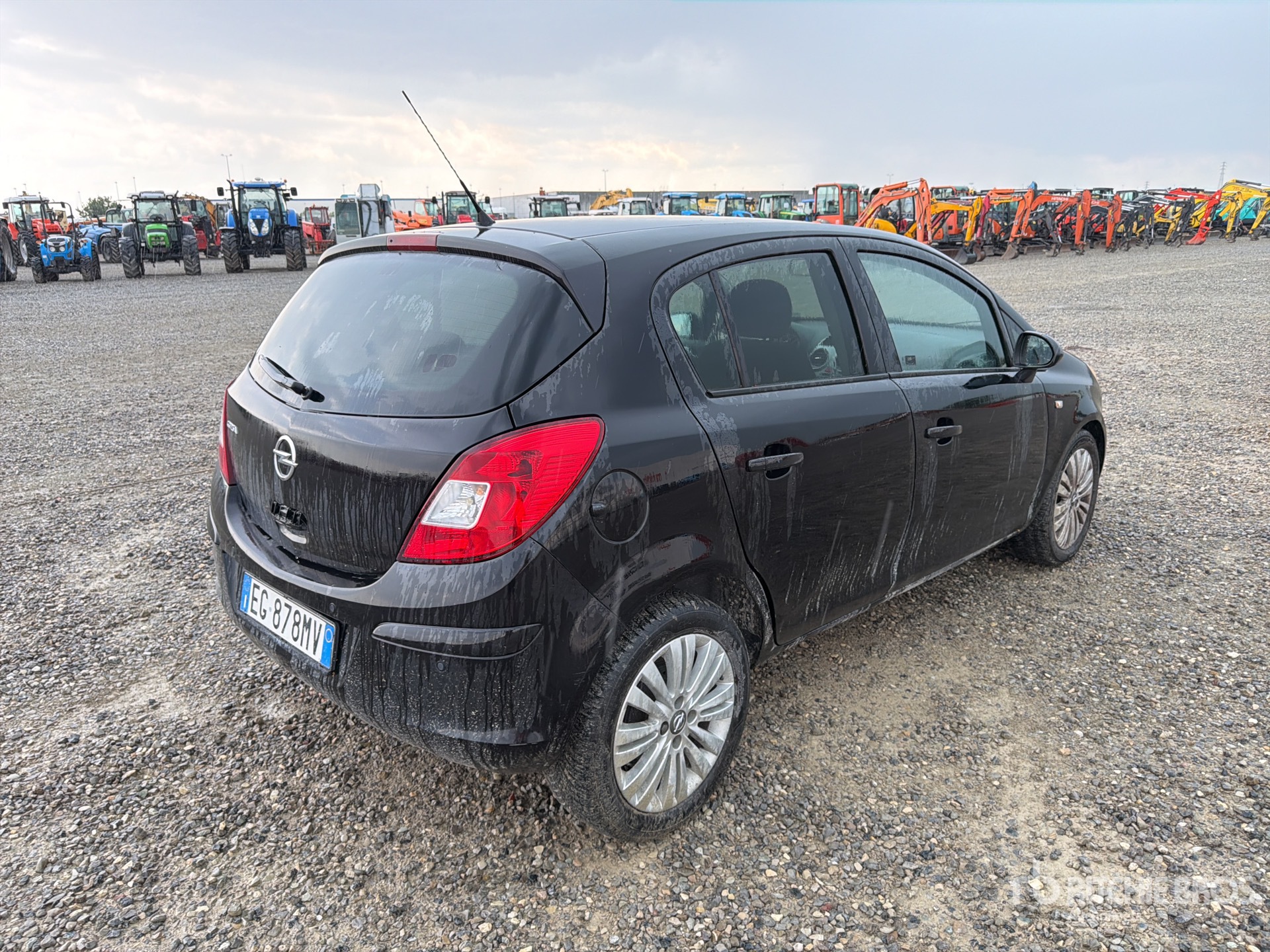 General Appearance with Picture, Right Rear Corner