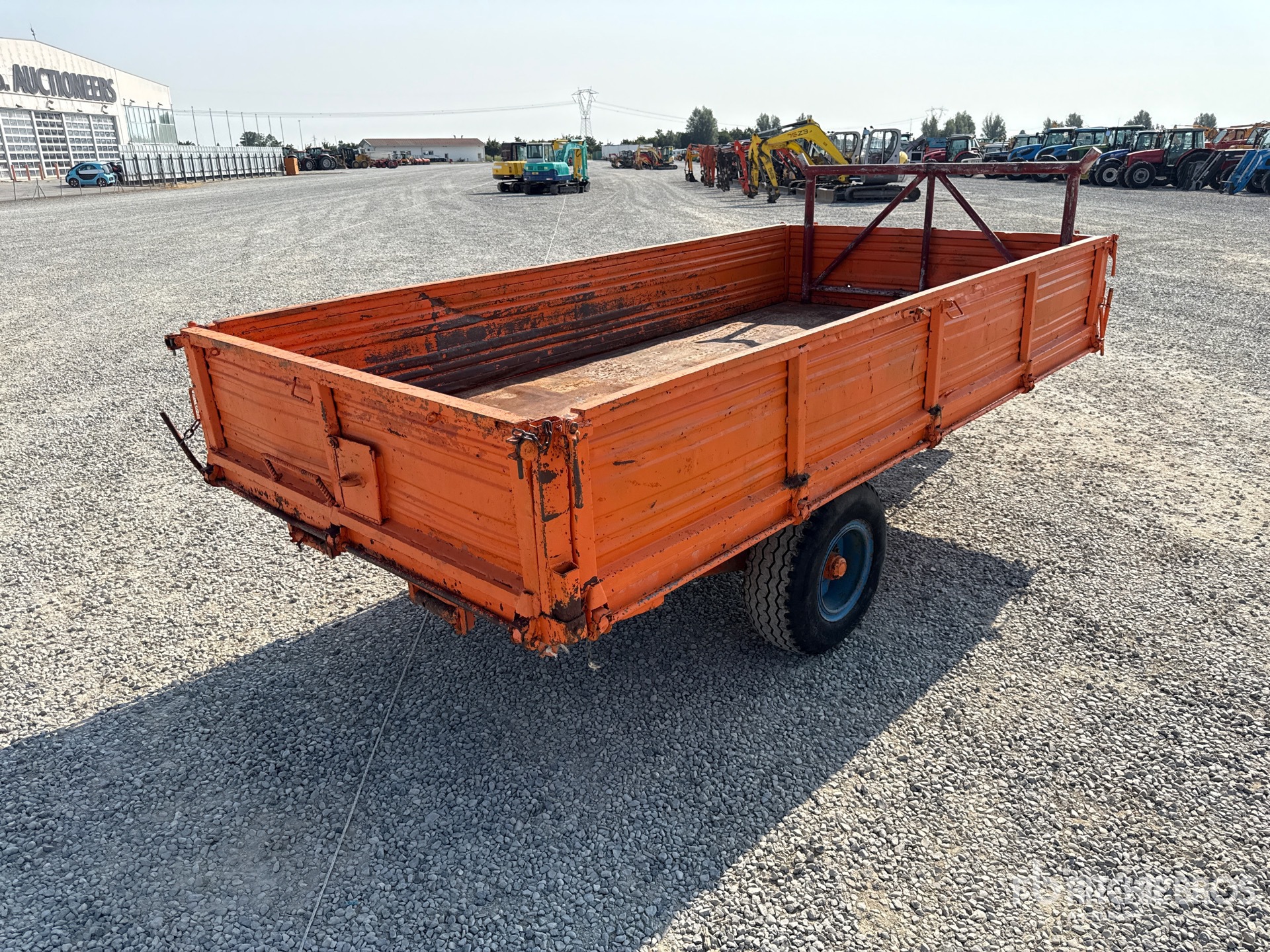 General Appearance with Picture, Right Rear Corner